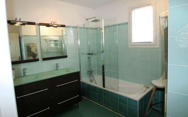 Croix des Gardes Villa Piscine Jacuzzi Nature Centre 10 Mins