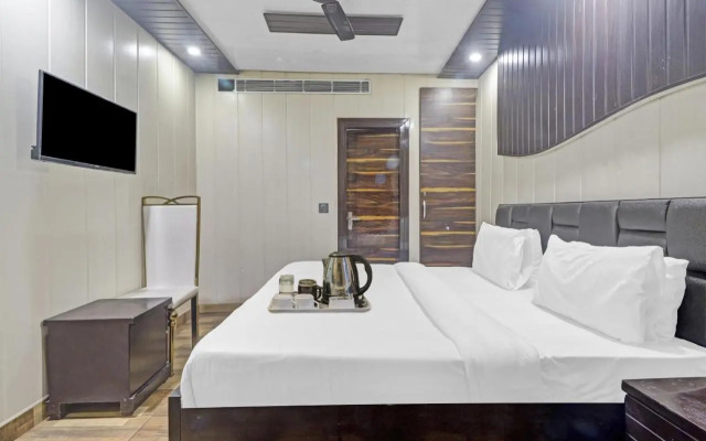 OYO 26766 Laxmi Abode