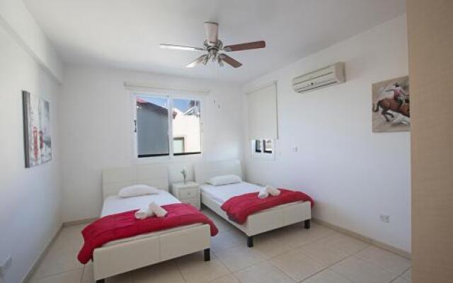 Your Dream Holiday Apartment in Paralimni, Paralimni Apartment 1215