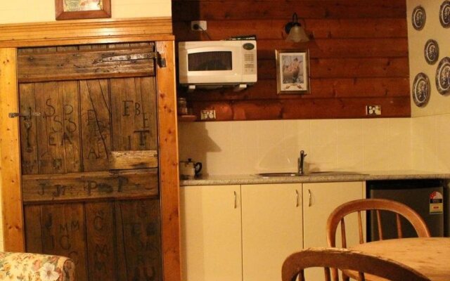 Colonial Cottages of Ross