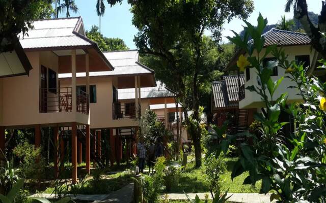 Khao Sok Jungle Huts