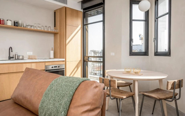 Trendy and cosy apartment / Balcony