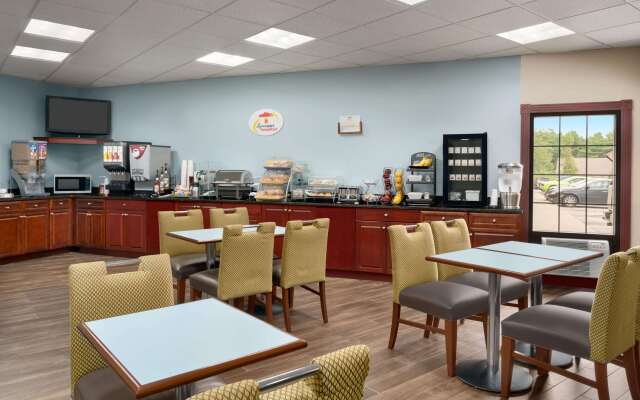 Super 8 by Wyndham West Greenwich/Providence