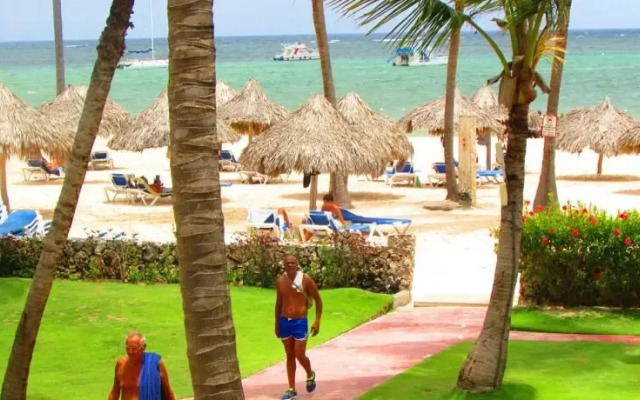 Los Corales Beach Apartments