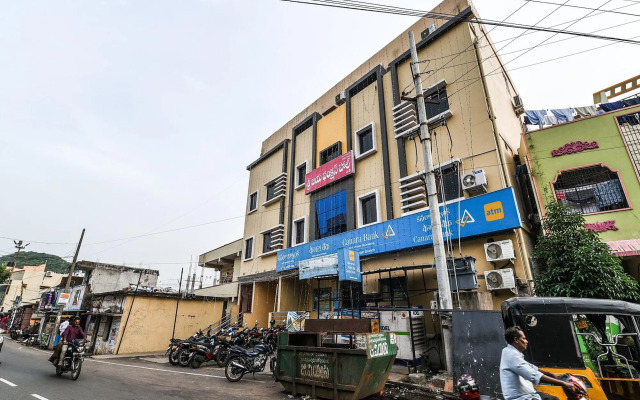 Sri Jaya Guesthouse By OYO Rooms