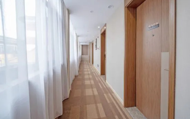 Homeinn Plus Hotel (Huzhou Normal College Meidiya Plaza)