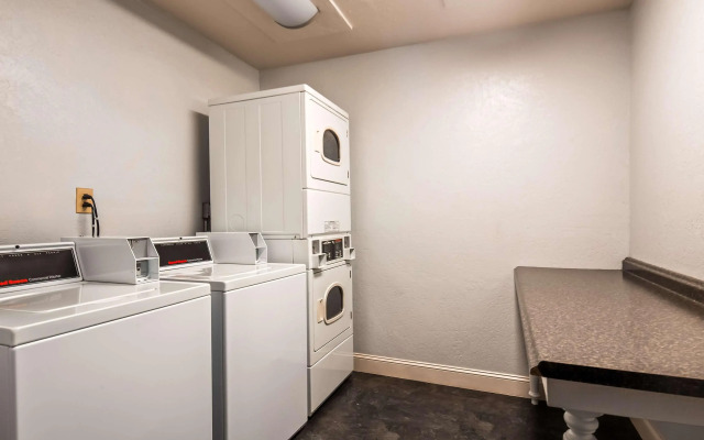 Best Western Plus Hilltop Inn