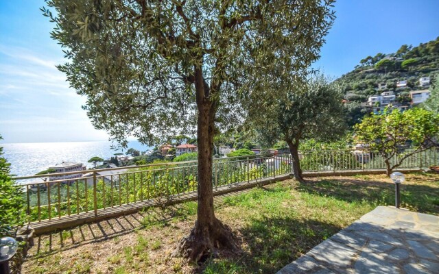 Beautiful Apartment in Recco With Jacuzzi, 2 Bedrooms and Wifi