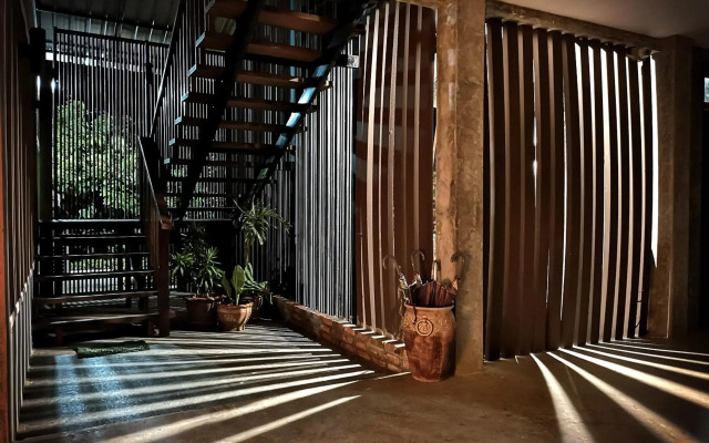 Tonmai Suites