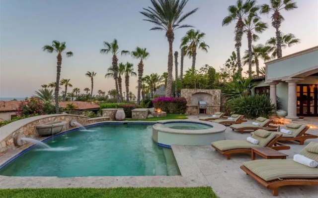 Villa Tranquila: 4 Bedroom Ocean View Villa Perfect for Relaxing at a Discounted Rate!