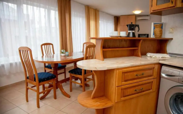 Convenient 1-Bedroom Flat next to Harmanite Beach