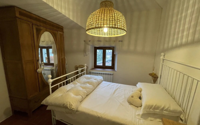 Stunning View, 2-bed Apt in Barga, Lucca,tuscany