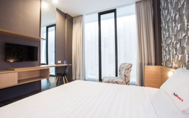 RedDoorz Near WTC Sudirman 2