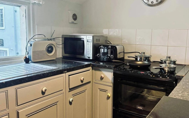 3-bed Seaside Haven - Sleeps 7 & Pet Friendly