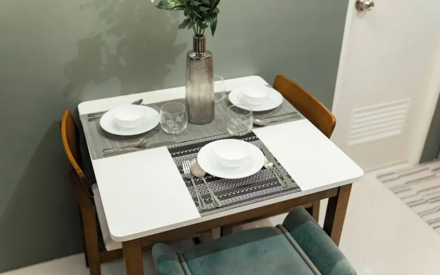 2-bedroom Elegant Condo With Sunrise & Mountain View