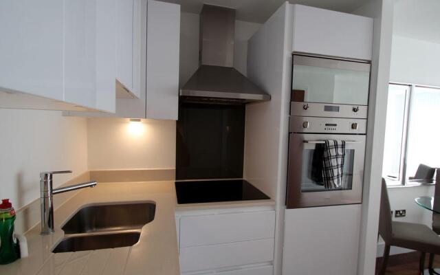 Lincoln Plaza One-Bedroom Apartments