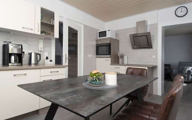 Elas Place Modern Retreat