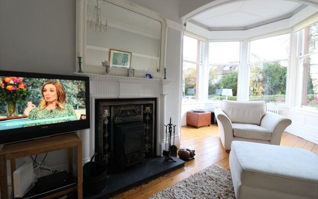 Period Deco flat in west end