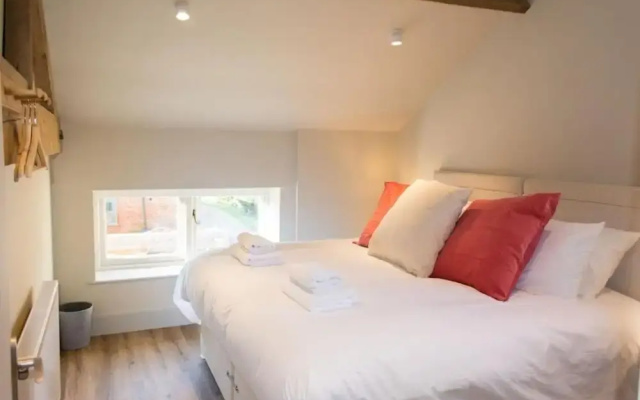 Host Stay Boathouse Barn