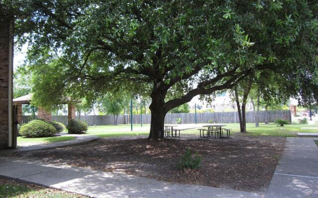 Clarion Inn & Suites Conference Center