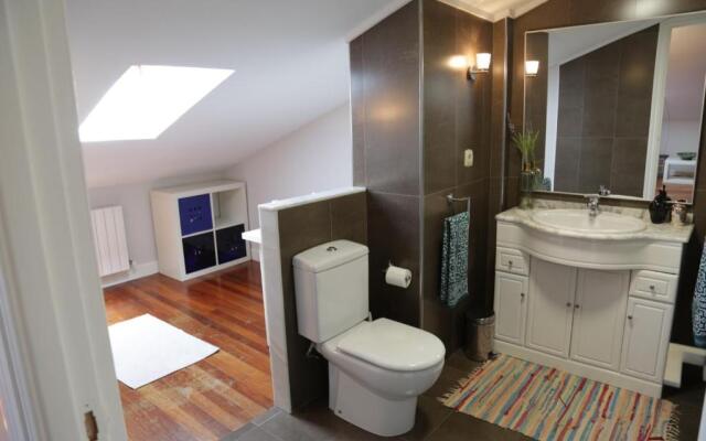 Habitación con baño, cerca de la playa