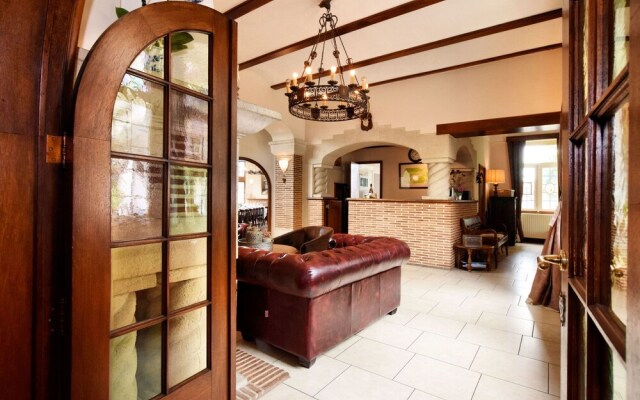 Beautiful, Authentic Group House With Modern Amenities in Mondain Spa