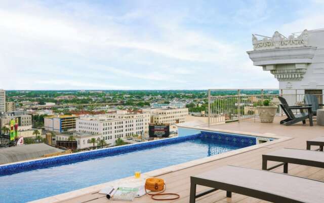 Roami at Duncan Plaza