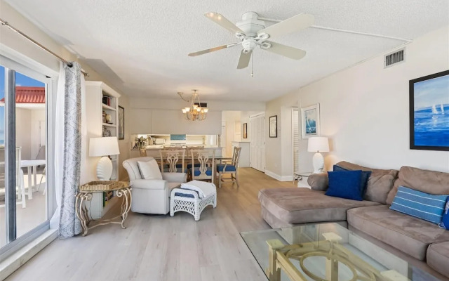 Oceanfront 3BR Condo: Gated, Breathtaking View