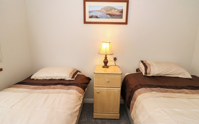 2 Riverside Lodge