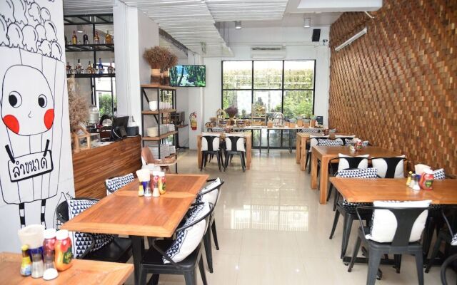 Stay at Streetgoose Huay Kaew