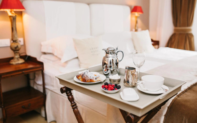 Lesar Hotel Angel