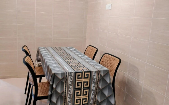 Comfy Tok Sira Home Kuantan 5 BR