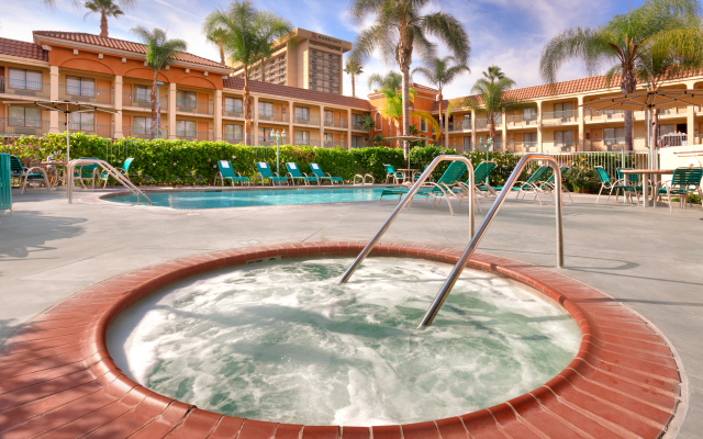 Cortona Inn & Suites Anaheim Resort