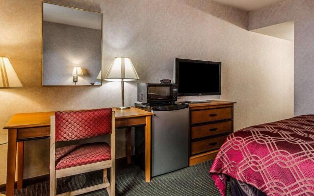 Days Inn by Wyndham Manitowoc