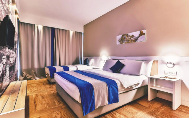Carine Hotel Delfin