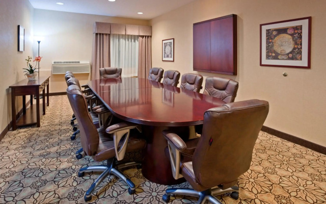 Holiday Inn Express Hotel & Suites St. Paul-Woodbury by IHG