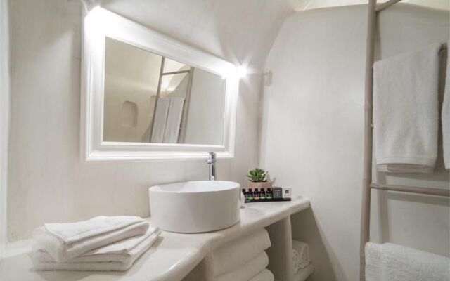 Globe Suites