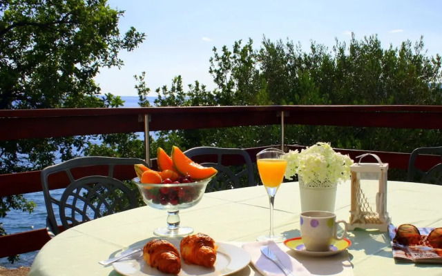 Apartment in Maslenica With Terrace
