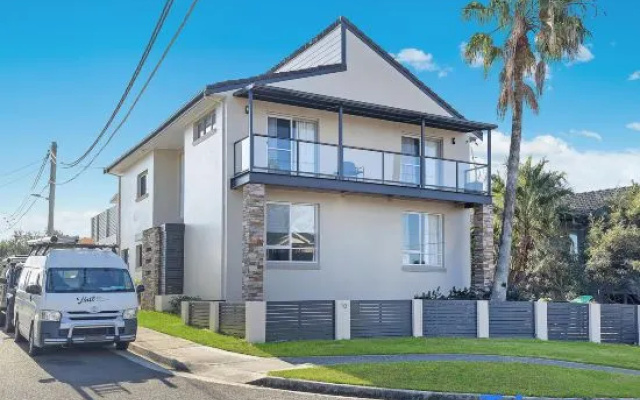 Luxury Coastal Living Masterpiece with Ocean Views – Outside – Sydney