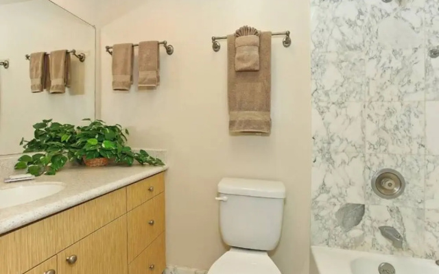 West Oahu Studio Condo at Makaha Beach
