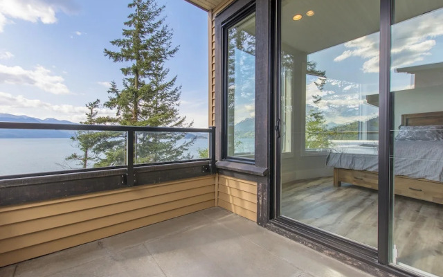 The Lodge on Harrison Lake