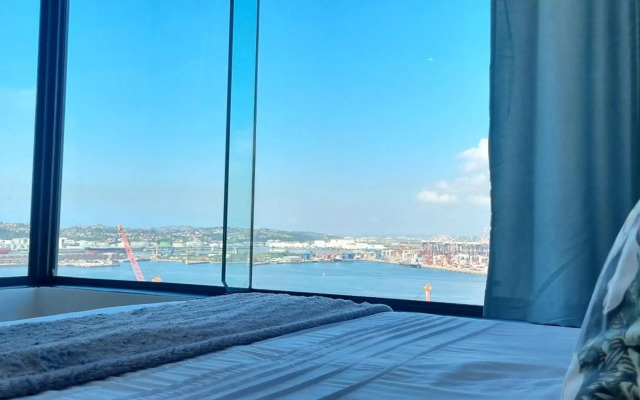 Accommodation Front - Cosy 2 Sleeper with Exquisite Habour Views