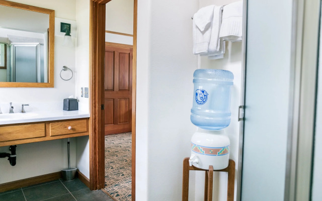 Kilauea Lodge and Restaurant