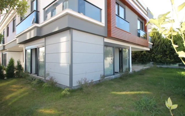 Professionally Maintained Spacious New Suites 2-2