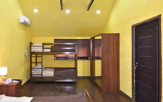 Li-Em Fauna Hostel