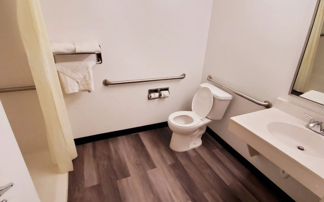 Americas Best Value Inn & Suites Racine