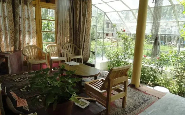 Zal Guest House