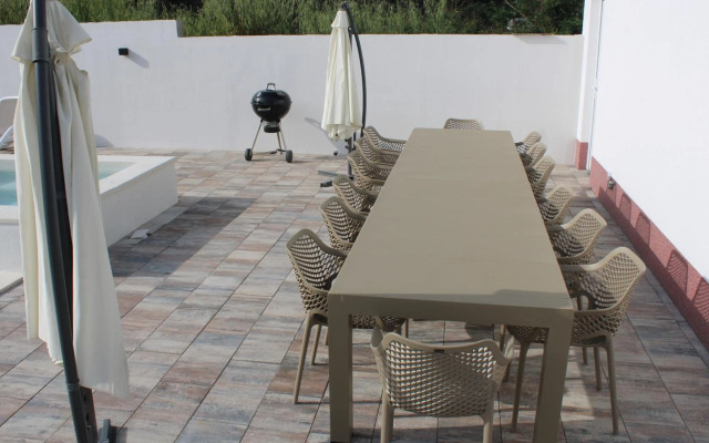 Holiday House emjalemi