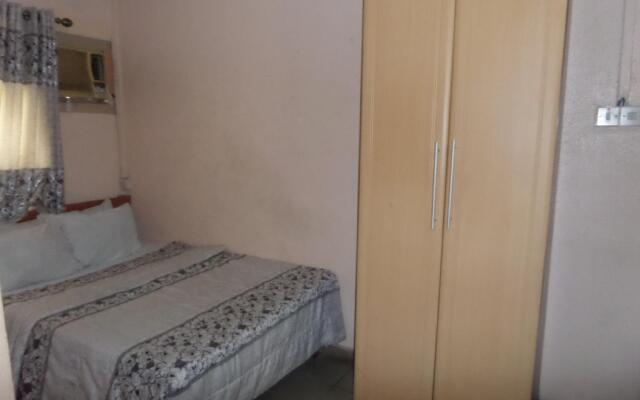 Maxton Suites Magodo