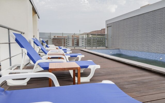Happy Day Hotel